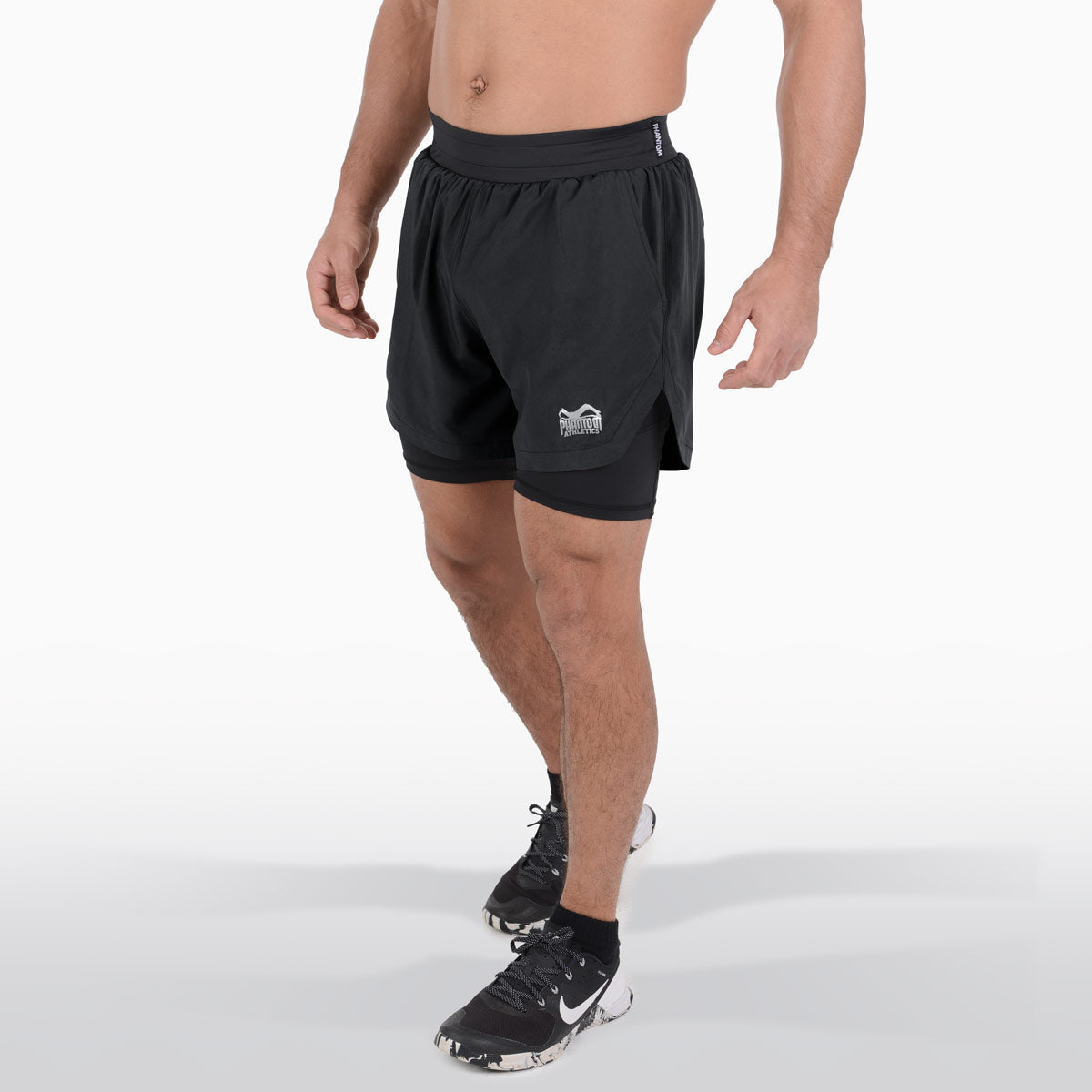 Phantom Fightshort für deinen Kampfsport. Mit integrierter Compressionshose für ultimativen Komfort. Perfekt für MMA, Muay Thai, BJJ, Grappling und Ringertraining.