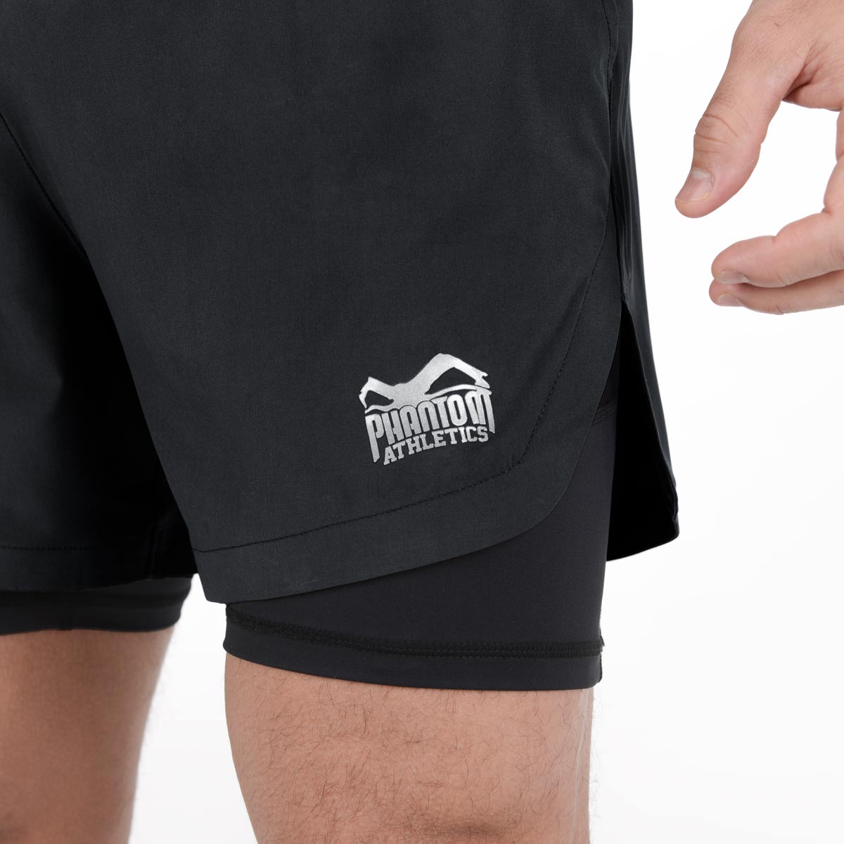 Phantom Fightshort für deinen Kampfsport. Mit integrierter Compressionshose für ultimativen Komfort. Perfekt für MMA, Muay Thai, BJJ, Grappling und Ringertraining.