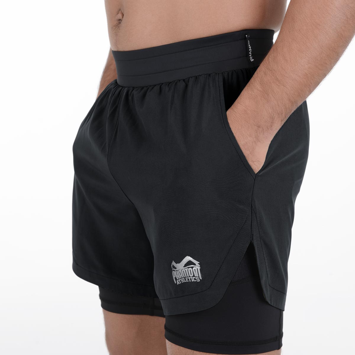 Phantom Fightshort für deinen Kampfsport. Mit integrierter Compressionshose für ultimativen Komfort. Perfekt für MMA, Muay Thai, BJJ, Grappling und Ringertraining.