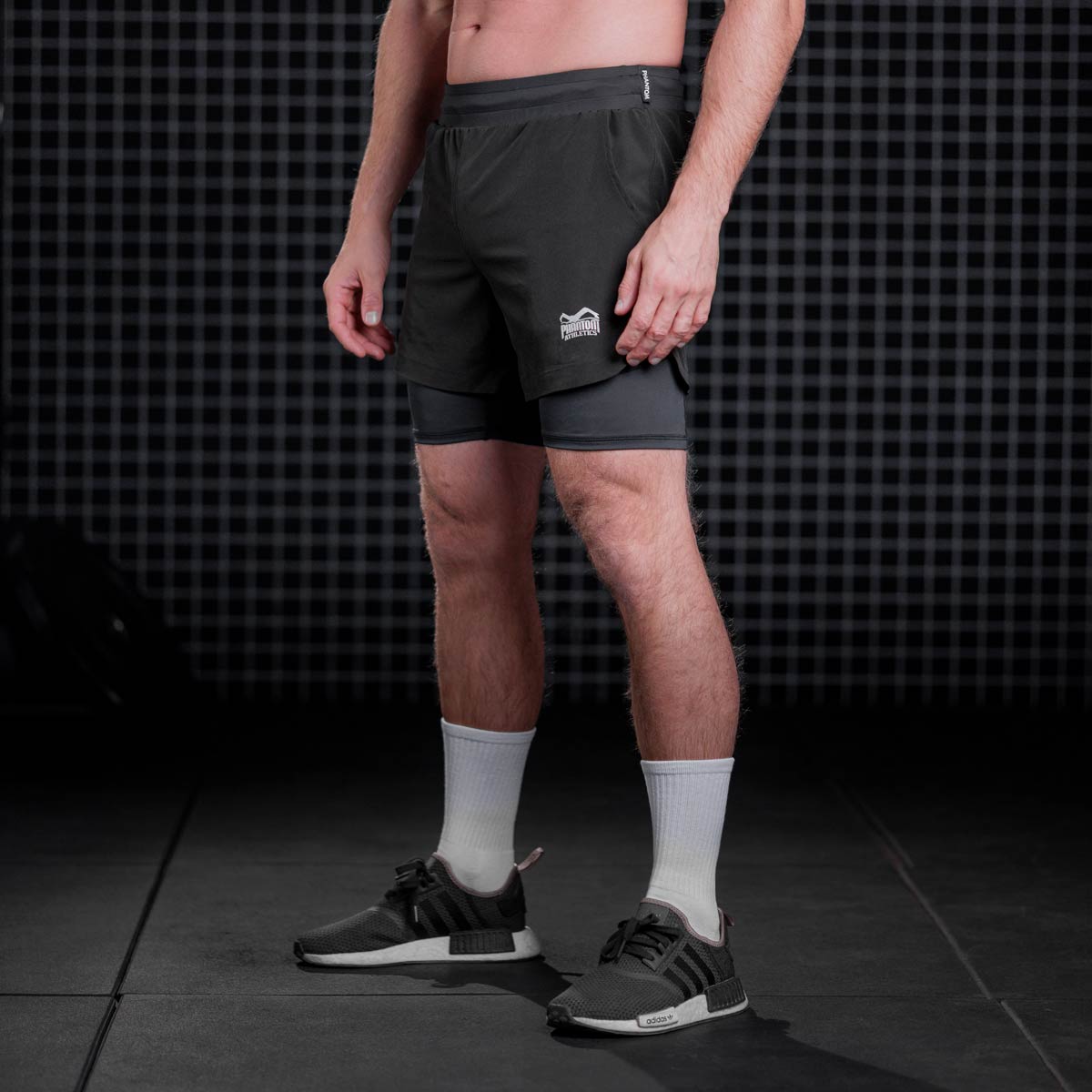 Phantom Fightshort für deinen Kampfsport. Mit integrierter Compressionshose für ultimativen Komfort. Perfekt für MMA, Muay Thai, BJJ, Grappling und Ringertraining.