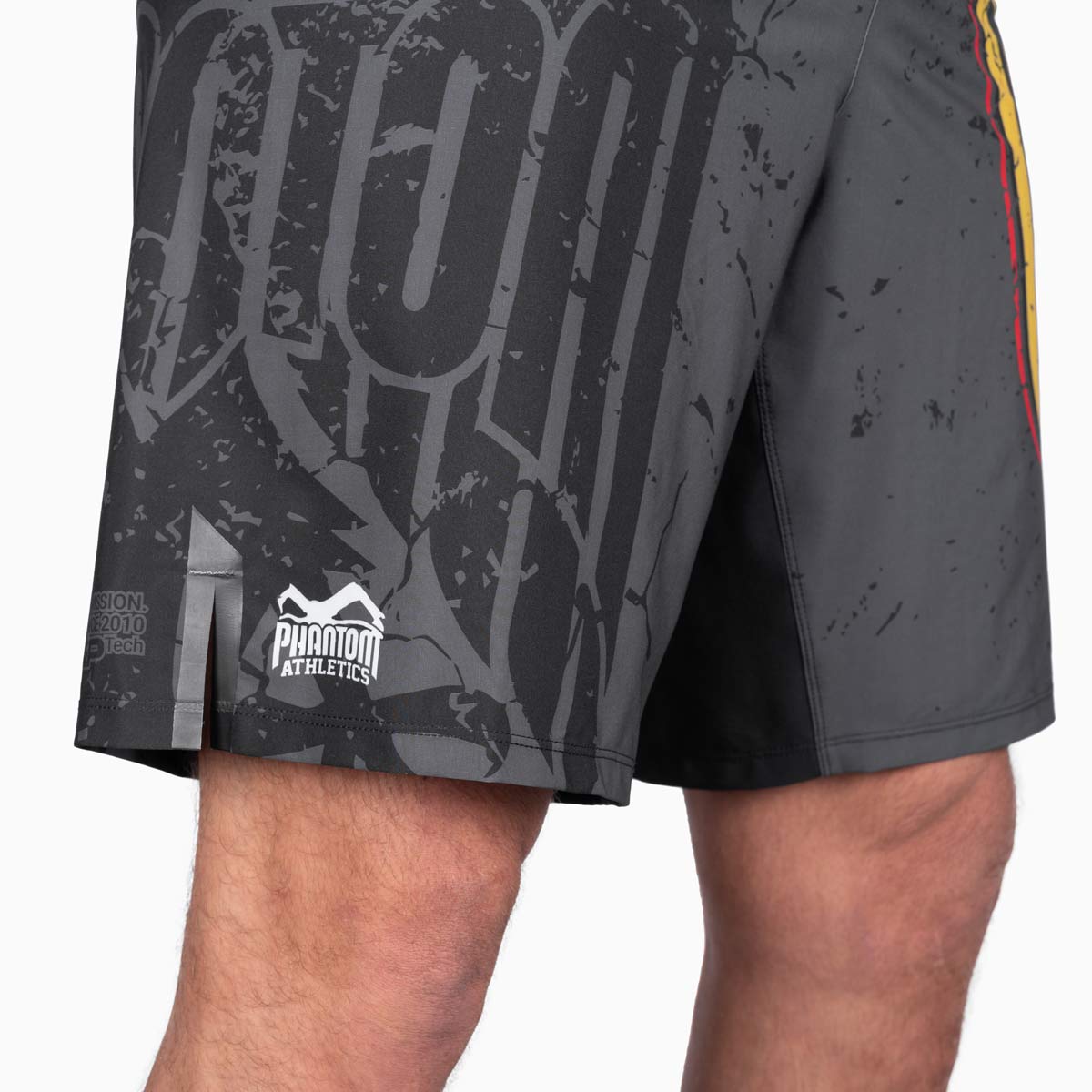 Die Phantom FLEX Fightshorts zählen zu den besten Fightshorts am Markt. Ultraleicht, mega flexibel und reißfest. Reduziert auf ein absolutes Minimum bietet sie dir maximale Performance in deinem Kampfsport. Egal ob BJJ, MMA, Muay Thai oder Kickboxen. Die FLEX Shorts von Phantom Athletics holen das beste aus dir raus. Hier in der limitierten Germany Edition.