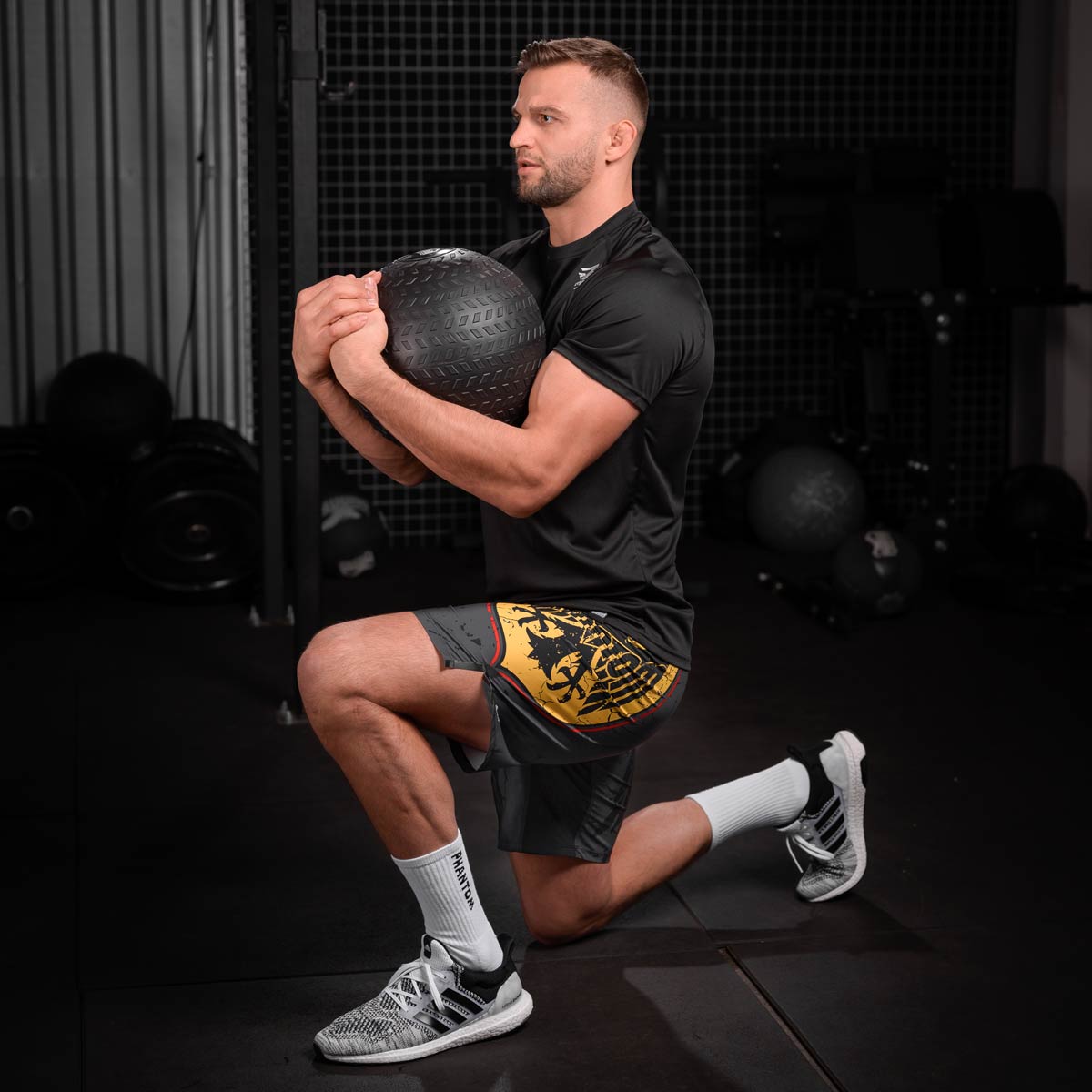 Die Phantom FLEX Fightshorts zählen zu den besten Fightshorts am Markt. Ultraleicht, mega flexibel und reißfest. Reduziert auf ein absolutes Minimum bietet sie dir maximale Performance in deinem Kampfsport. Egal ob BJJ, MMA, Muay Thai oder Kickboxen. Die FLEX Shorts von Phantom Athletics holen das beste aus dir raus. Hier in der limitierten Germany Edition.