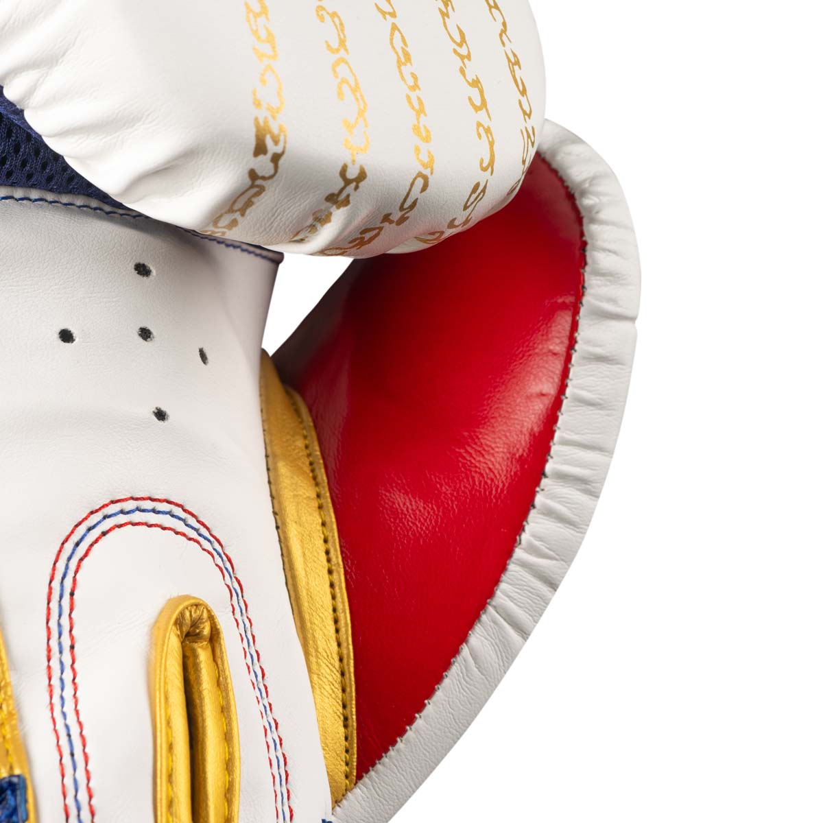 Die Phantom Muay Thai Handschuhe mit thailändischem Print und in den thailändischen Nationalfarben. 