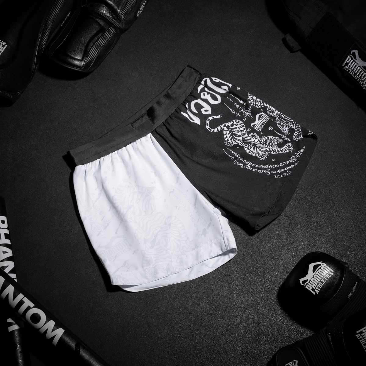 Fightshorts FUSION Muay Thai - Schwarz/Weiss