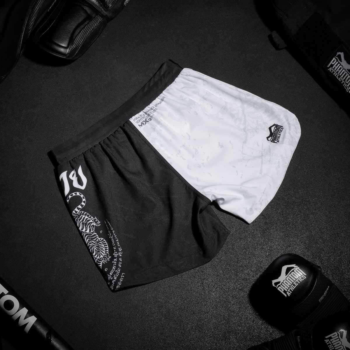 Fightshorts FUSION Muay Thai - Schwarz/Weiss