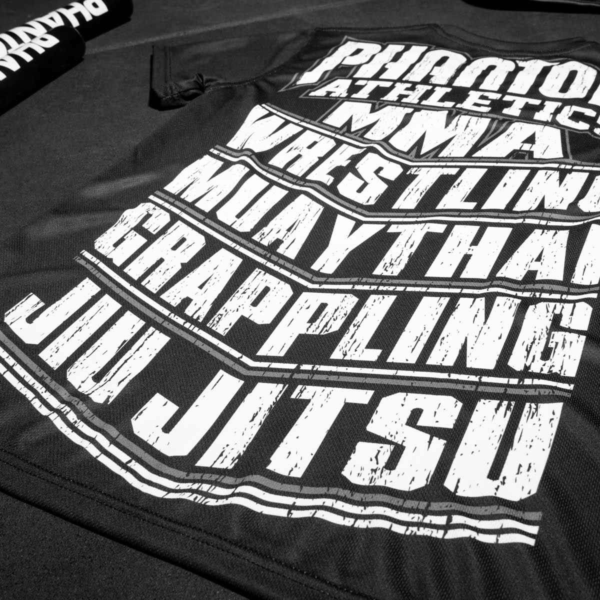 Phantom T-Shirt für alle Kampfsportler. Mit MMA, WRESTLING, MUAY THAI, GRAPPLING, JIU JITSU Schriftzug. Ideal für dein Fight Training.