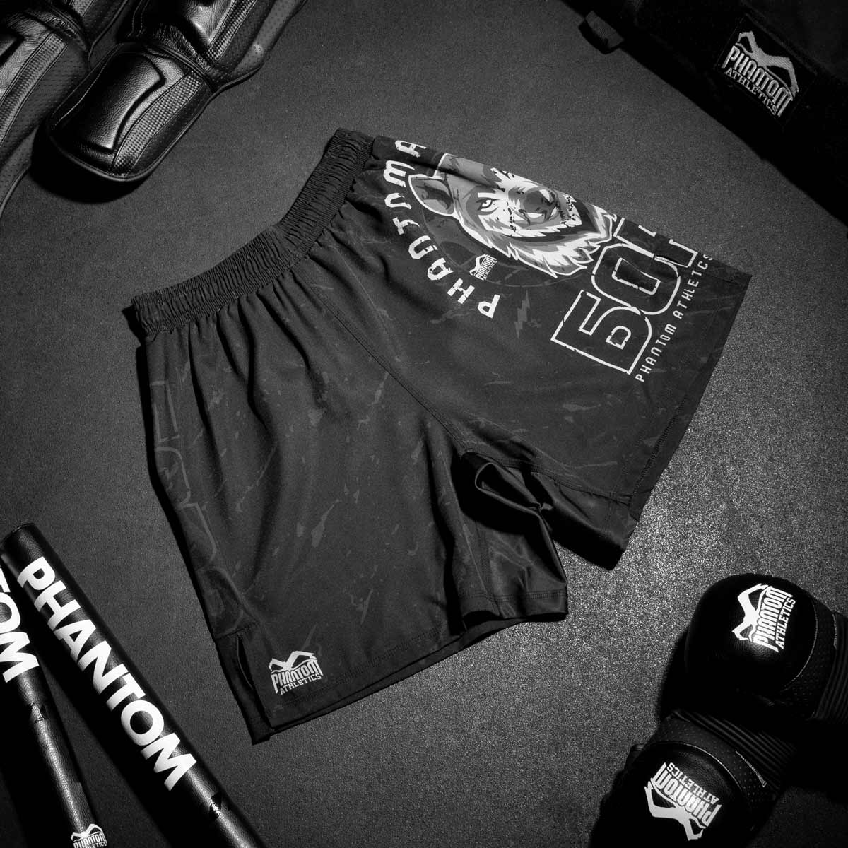 Phantom BORZ БОРЗ Fightshorts. Die idealen Fightshorts für deinen Kampfsport. Im Tschetschenien Wolf Design mit  russischem WOLF Schriftzug.  Perfekt für MMA, Muay Thai, Kickboxen, Ringen und Grappling.