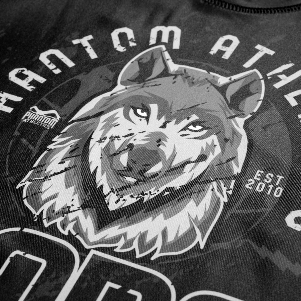 Phantom BORZ БОРЗ Rashguard. Das ideale Compression Shirt für deinen Kampfsport. Im Tschetschenien Wolf Design mit russischem WOLF Schriftzug. Perfekt für MMA, Muay Thai, Kickboxen, Ringen und Grappling.