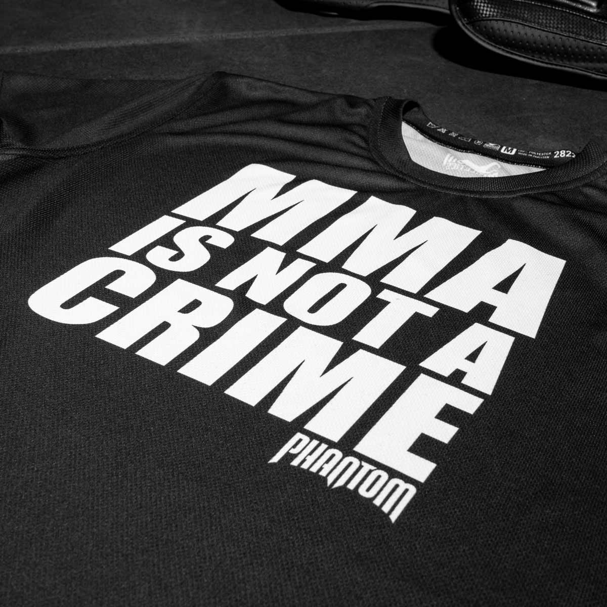 Phantom Klassiker für alle Kampfsport Fans. MMA IS NOT A CRIME. Für alle die den MMA Sport in Deutschland vorantreiben wollen. Ideal für dein Fight Training.