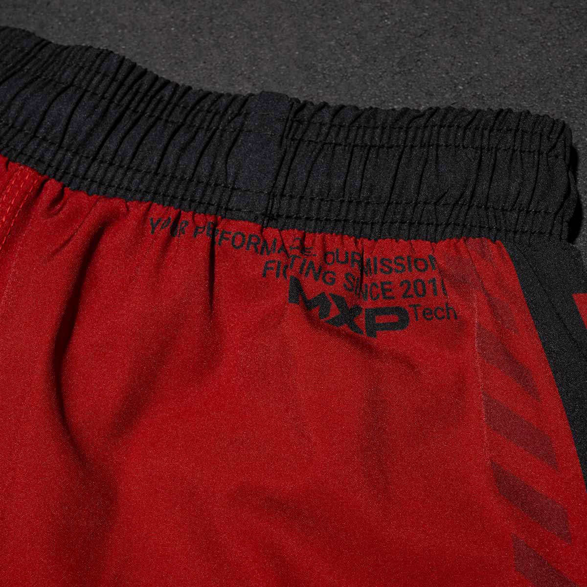 Phantom MMA Fightshorts in der limitierten RED Edition. Ultra flexibel und reißfest. Ideal für MMA, Ringen, BJJ, K1 oder Thaiboxen.