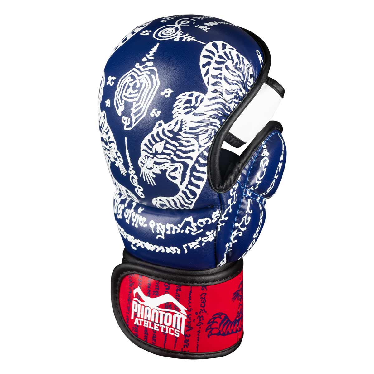 Phantom Muay Thai Handschuhe für Thaiboxen und MMA Sparring, Wettkampf und Training. Im traditionellen Sak Yant Design und der Farbe Blau/Rot.