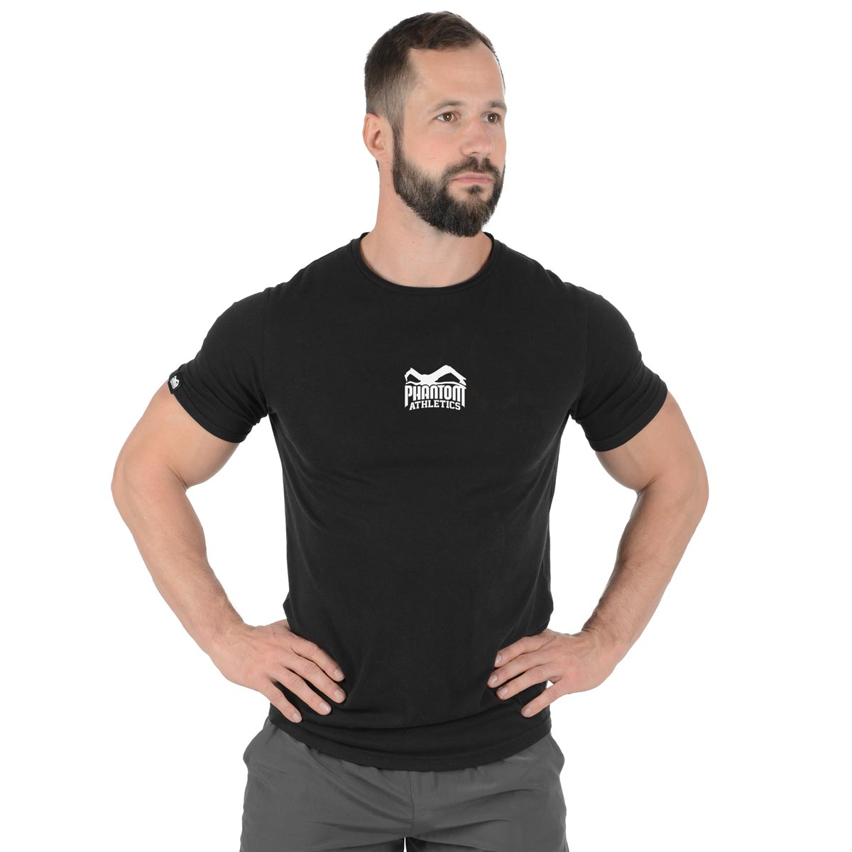 Phantom Athletics Team24 T-Shirt Schwarz – Dieses schlichte und stylische T-Shirt bietet dir ein modernes Design und hohen Tragekomfort. Perfekt für Workouts, Freizeit und alles dazwischen, mit einer passgenauen und langlebigen Verarbeitung.