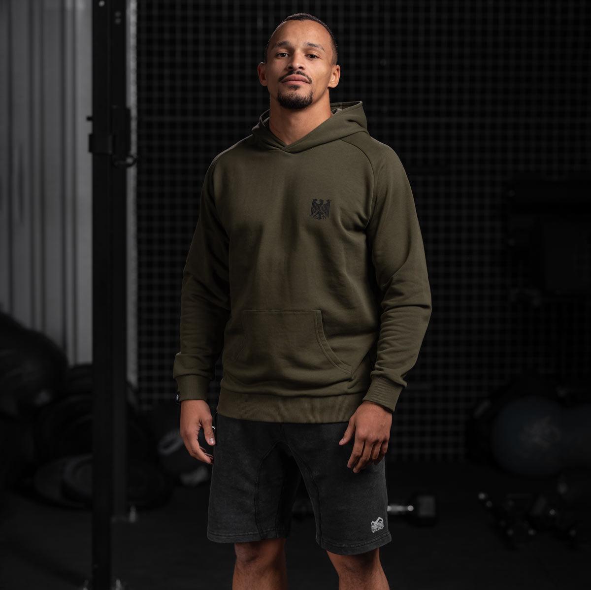 MMA Fighter mit Phantom Team Germany Hoodie in Army Grün