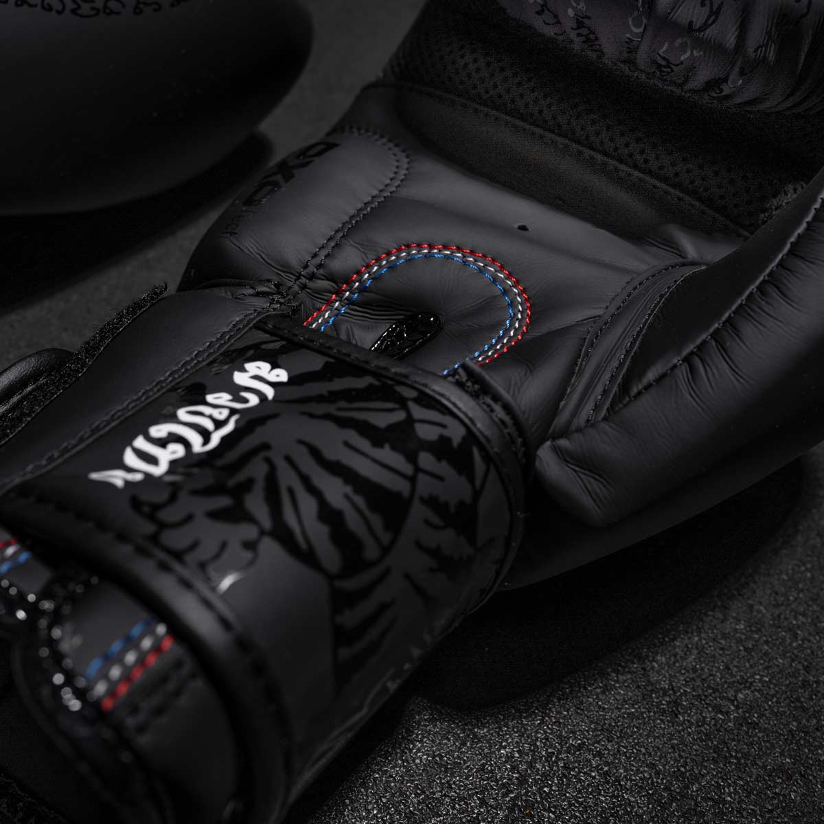 Phantom Muay Thai Boxhandschuhe mit thailändischer Naht