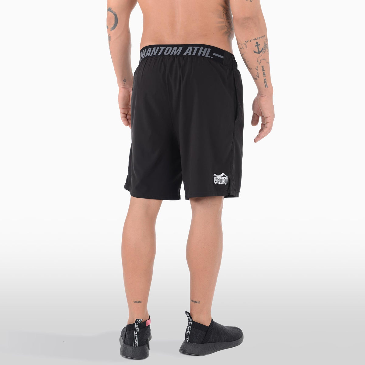 Die Phantom Tactic Trainingshorts für Kampfsport und Fitness in der Rückansicht mit elastischem Bund