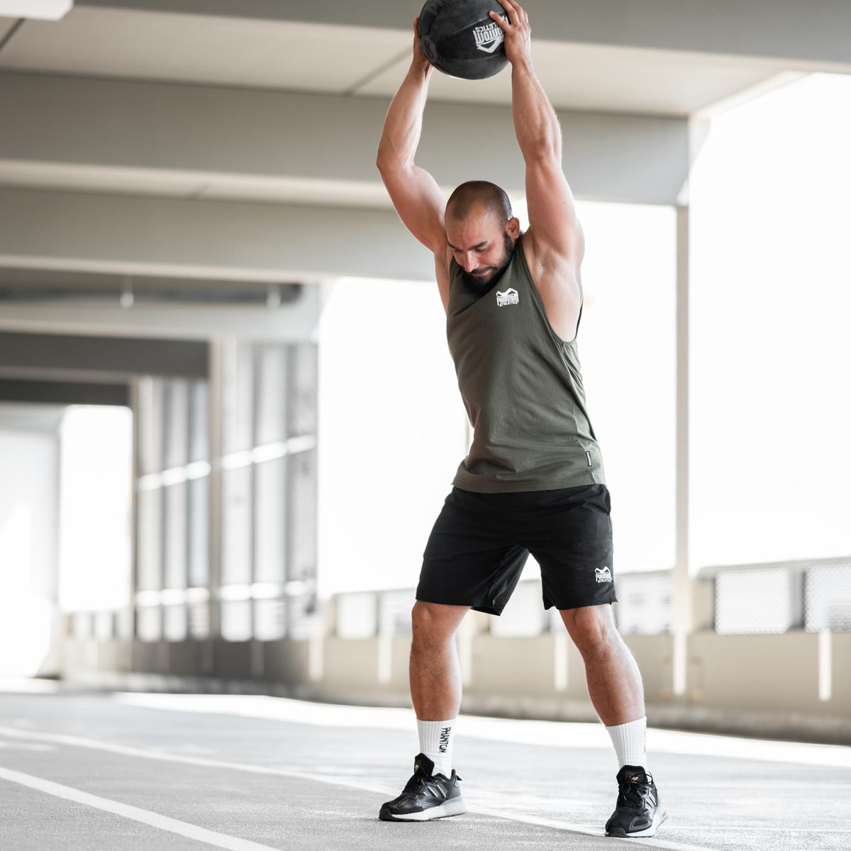 Die Phantom Tactic Trainingshorts beim Slam Ball Training