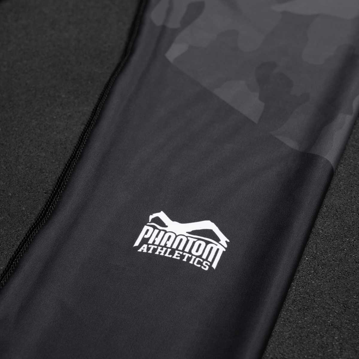 Phantom Compression Tights im Camo Design für Kampfsport Training und Wettkampf. Ideal auf der Matte beim Ringen, Grappling, BJJ oder auch im MMA. Mit hochwertigem Sublimationsdruck.